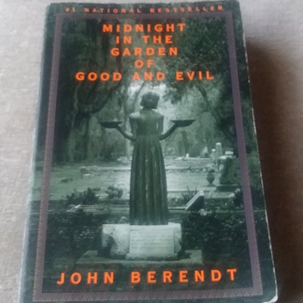 Midnight in the Garden of Good and Evil paperback